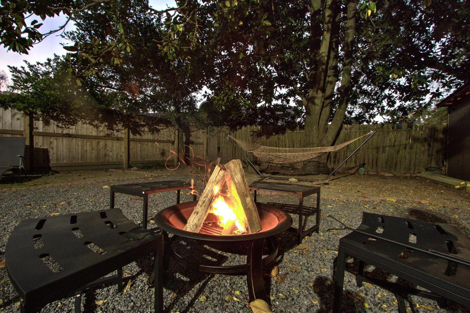 Spacious Bungalow With 6 Beds, Games, And Fire Pit - Close To Beale Street, Bbq, Graceland, & Liberty Bowl Memphis Bagian luar foto