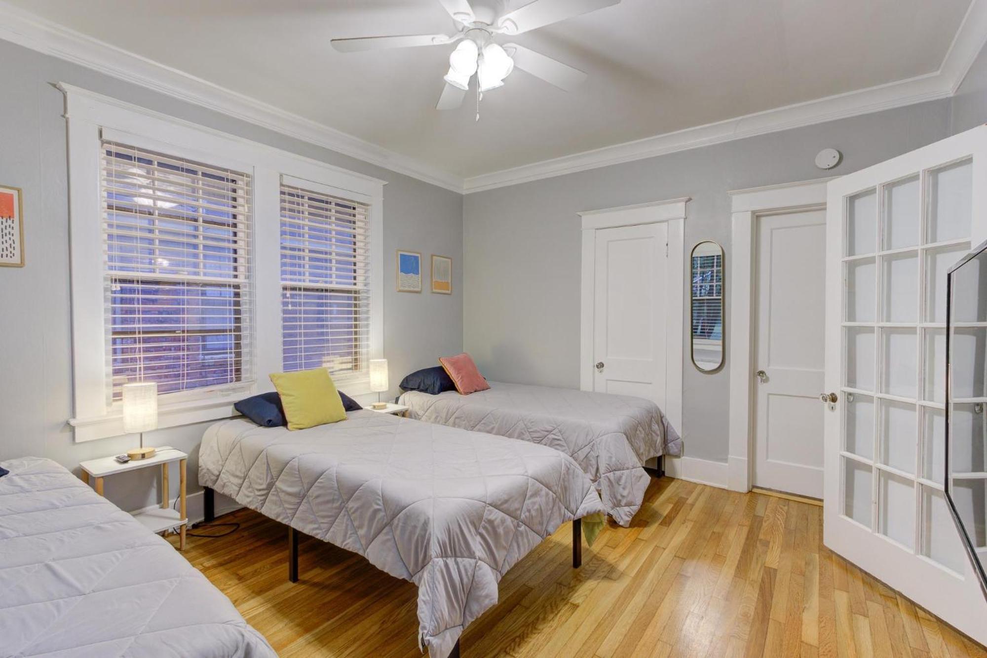 Spacious Bungalow With 6 Beds, Games, And Fire Pit - Close To Beale Street, Bbq, Graceland, & Liberty Bowl Memphis Bagian luar foto